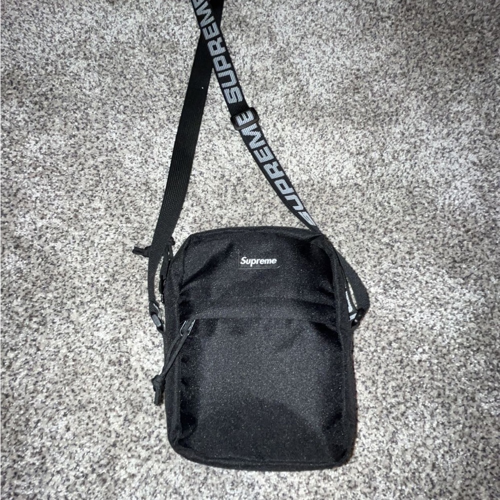 Supreme Shoulder Bag (SS18) brand new but no tags 100% authentic send offers!